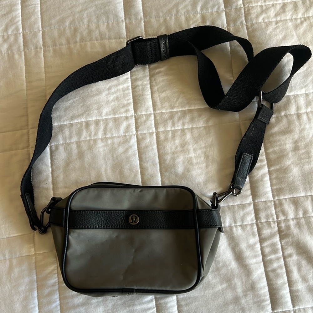 lululemon athletica Crossbody Bag in Black and Gray
